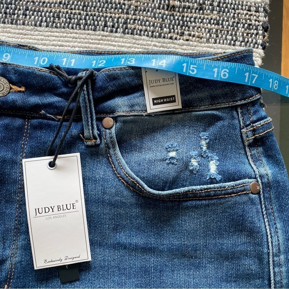 Judy Blue High Waisted Vintage Wash Tummy Control Cuffed Denim Short Plus 2X - Picture 15 of 16